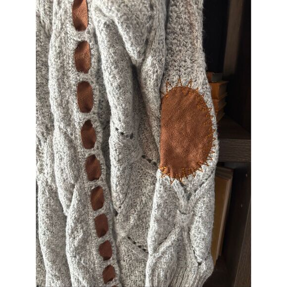 POL Gray Cable Knit Patchwork Oversized Hooded Cardigan Sweater Size Medium - Picture 7 of 9